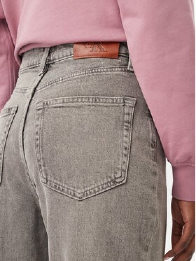Calvin Klein Jeans Jeansy LV047H937G Szary Mom Fit