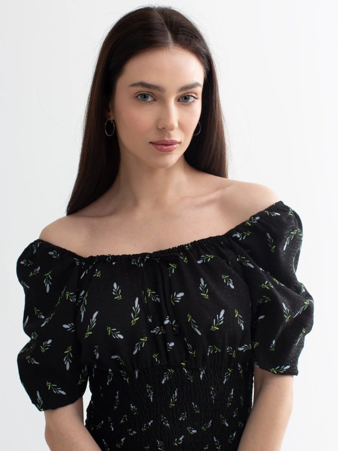 Bluzka damska z wiskozy z bufiastymi rękawami czarna Onega 906