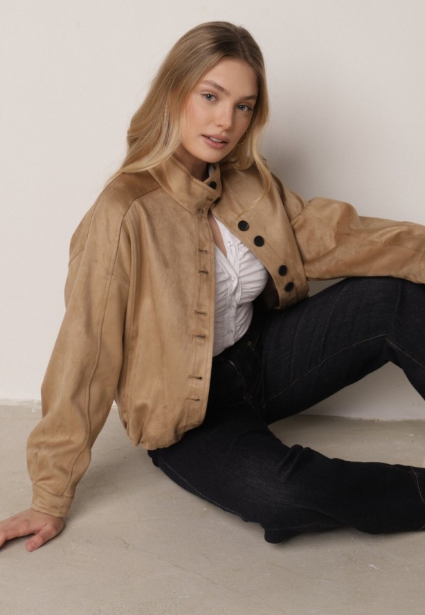 Jasnobrązowa Kurtka w Stylu Bomberki z Ozdobnymi Guzikami Polimi