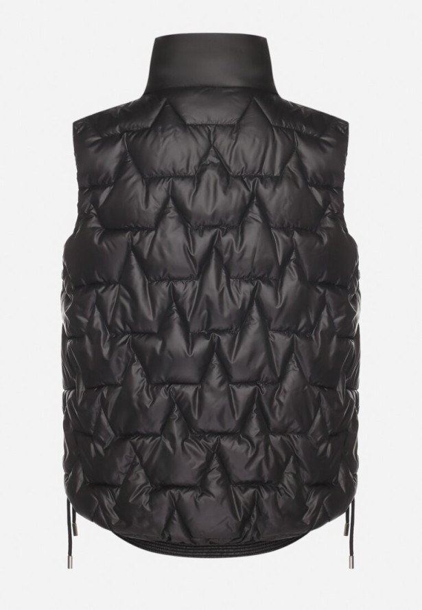 Czarna Kamizelka ze Stójką i Ściągaczami Zdobiona Eleganckim Pikowaniem Sarilna