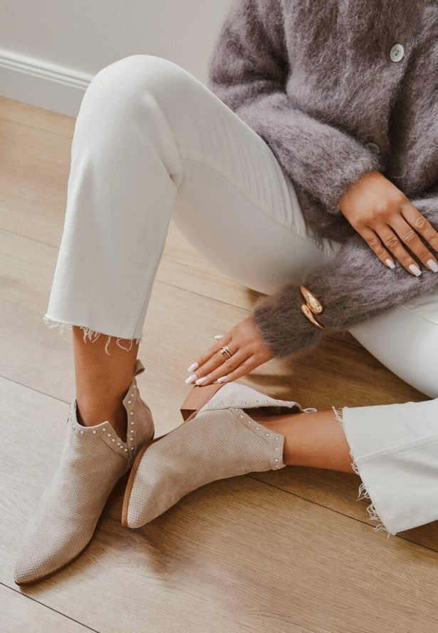 Jasnobeżowe Ażurowe Botki Vices na Obcasie Ozdobione Wycięciem i Nitami Lilfedi