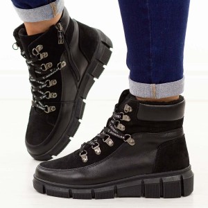 Czarne skórzane botki damskie na traperze T.Sokolski Z25-240