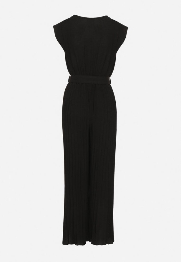 Czarny Kombinezon o Kopertowym Kroju z Plisami i Paskiem w Talii Salivania