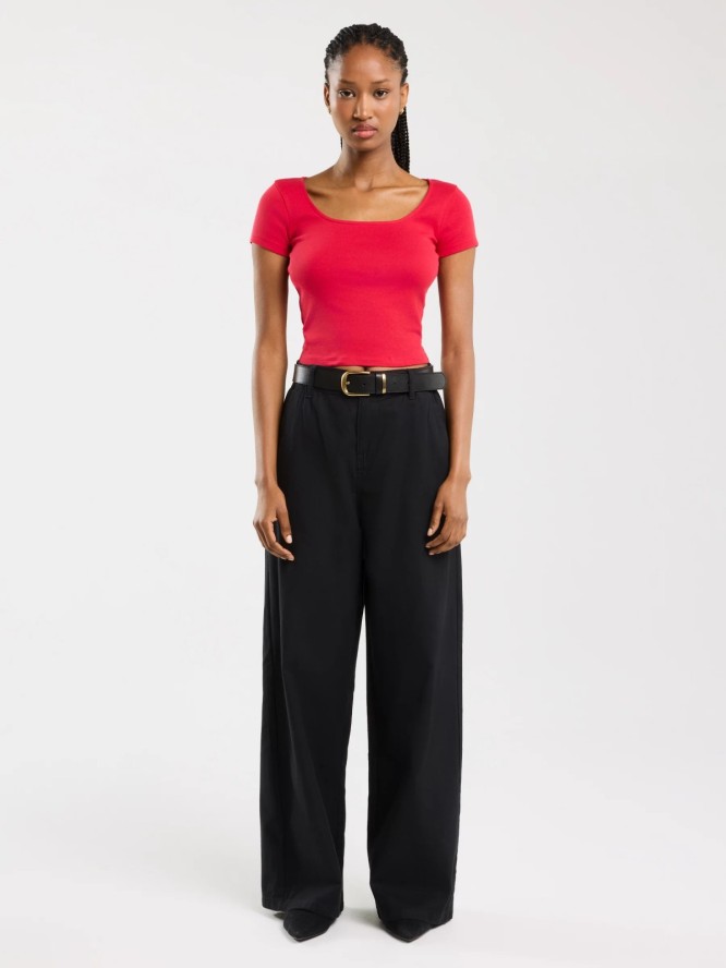 Koszulka damska slim z dekoltem caro czerwona Missa 603