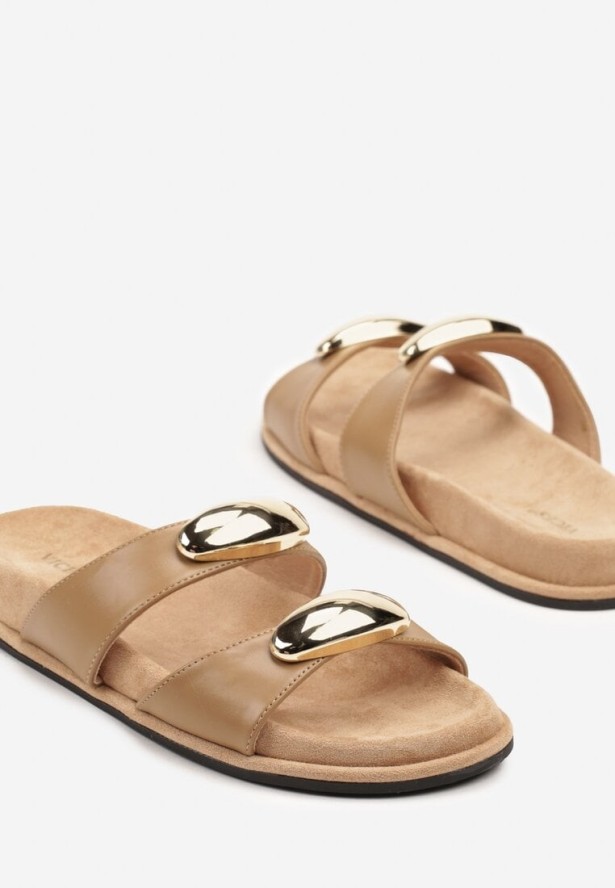 Ciemnobeżowe Klapki Vices z Ozdobnymi Aplikacjami Voliria