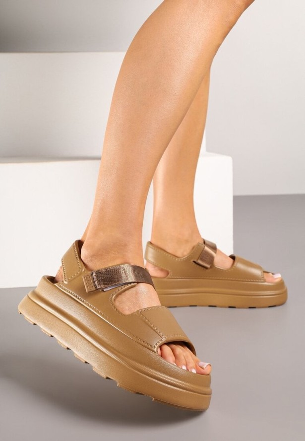 Ciemnobeżowe Sandały na Grubej Podeszwie z Szerokim Paskiem Sarimira