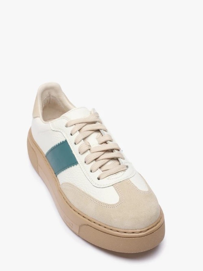 Sneakersy z zielonym akcentem