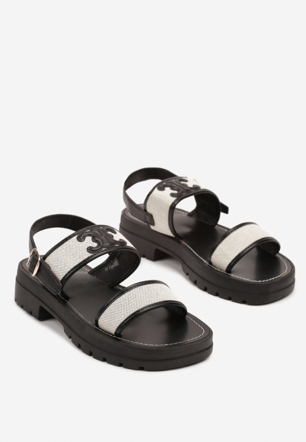 Czarne Sandały na Grubej Tłoczonej Podeszwie z Aplikacją Delirisa