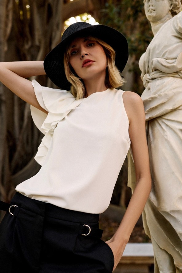 Koszula z falbaną biała