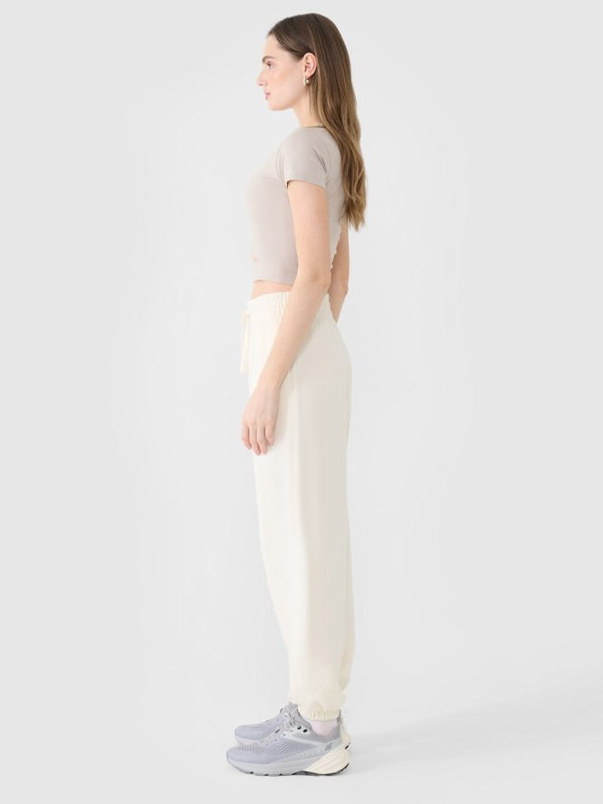 4F Spodnie dresowe joggery damskie - białe XS