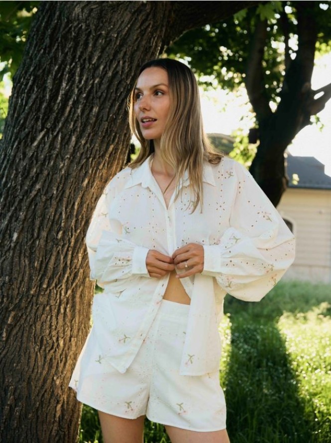 Ażurowe szorty z haftem - biały