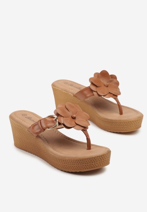 Brązowe Klapki Typu Japonki na Koturnie z Kwiatami 3D Emimi