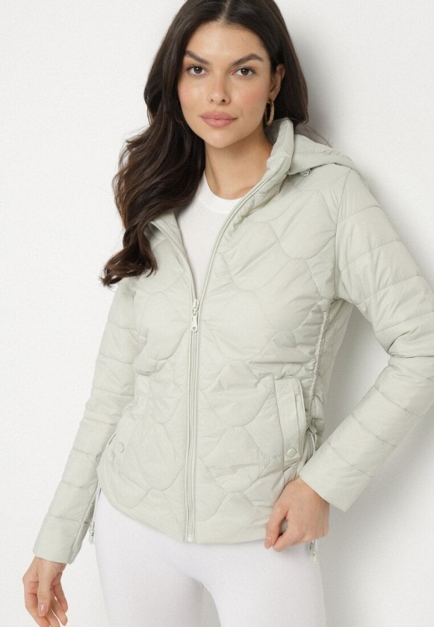 Jasnozielona Kurtka Taliowana z Ozdobnym Pikowaniem i Kapturem Alomea