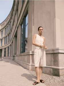 Szorty bermudy z zakładkami - kremowy