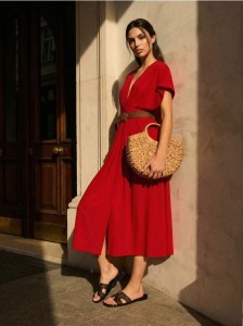 Sukienka z rękawem kimono i zakładkami - czerwony