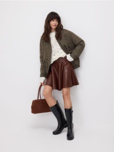 Spódnica mini z paskiem - brązowy