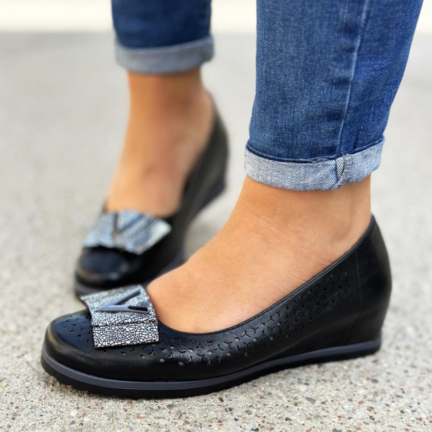 Czarne pu ażurowe czółenka damskie na koturnie M.Daszyński Sa199-6