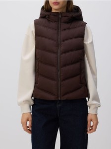 Pikowana kamizelka z kapturem - ciemnobrązowy