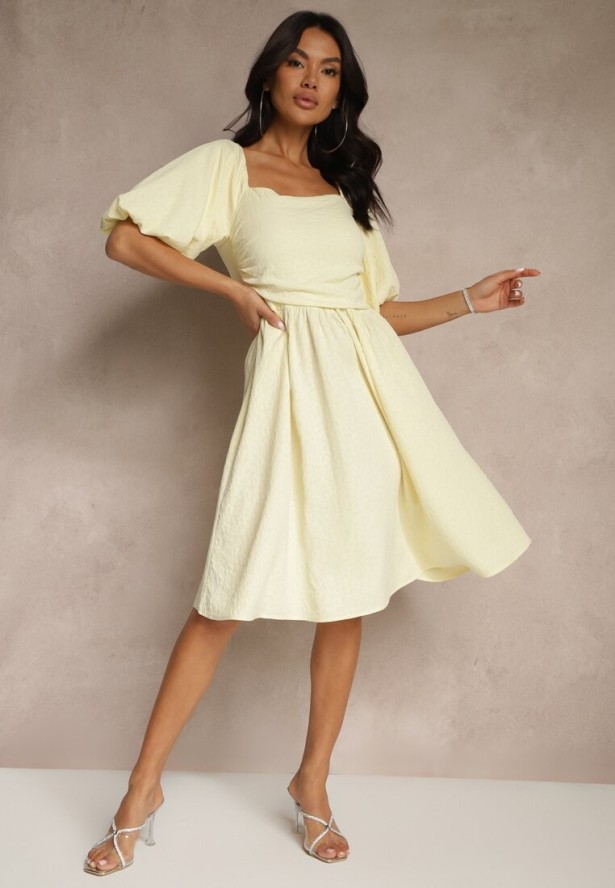 Żółta Rozkloszowana Sukienka z Bufiastymi Rękawami i Kwadratowym Dekoltem Mariwena