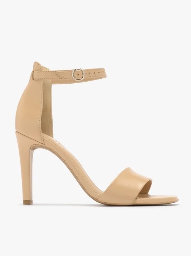 Beżowe sandały na szpilce