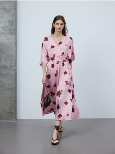 Sukienka maxi w kwiaty - wielobarwny