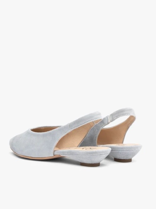Jasnoniebieskie czółenka slingback w szpic