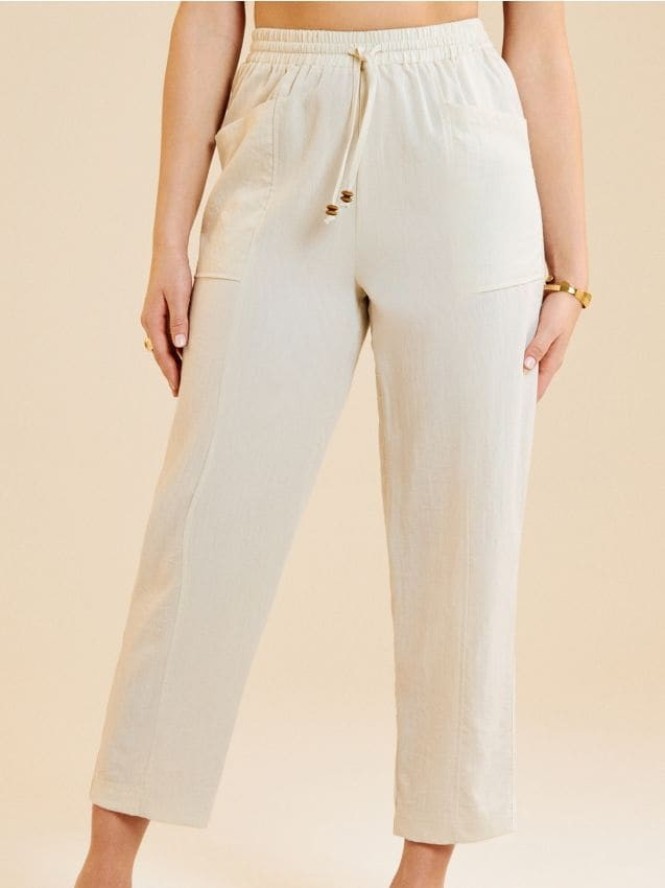 Spodnie z wiskozą z naszywanymi kieszeniami - beżowy