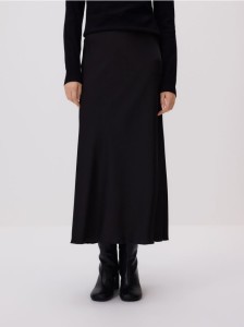 Satynowa spódnica midi - czarny