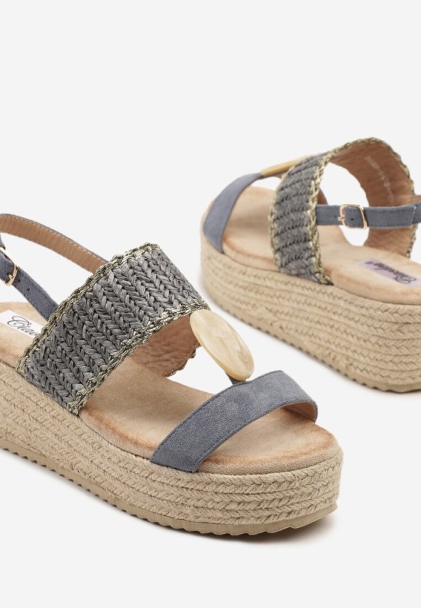 Niebieskie Sandały na Koturnie z Plecionką i Okrągłą Aplikacją Napine