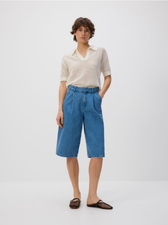 Jeansowe szorty z zakładkami - niebieski