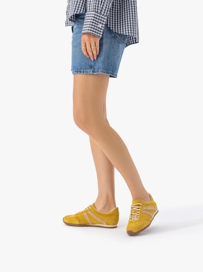 Żółte sneakersy ze skóry welurowej