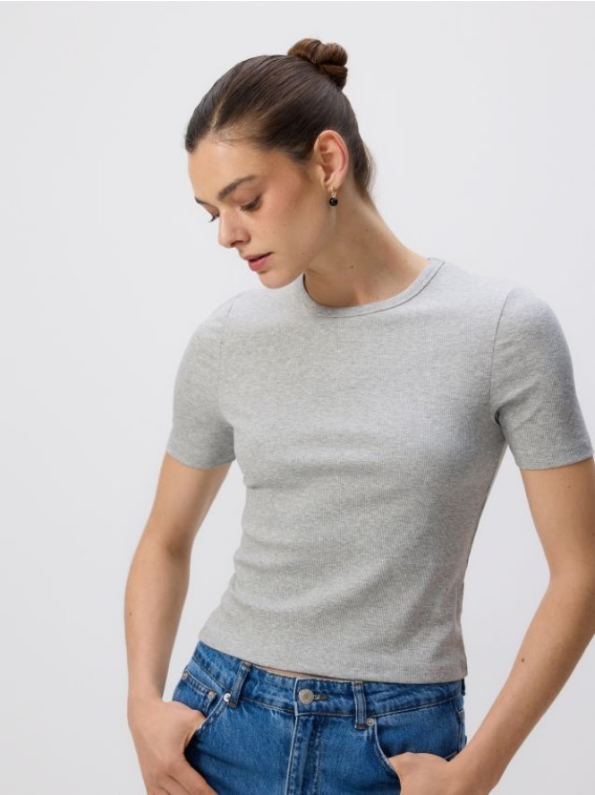 Prążkowany t-shirt - jasnoszary