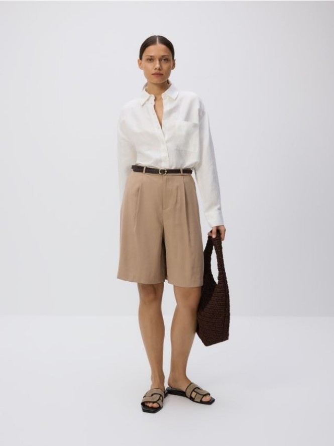 Bermudy z paskiem - beżowy