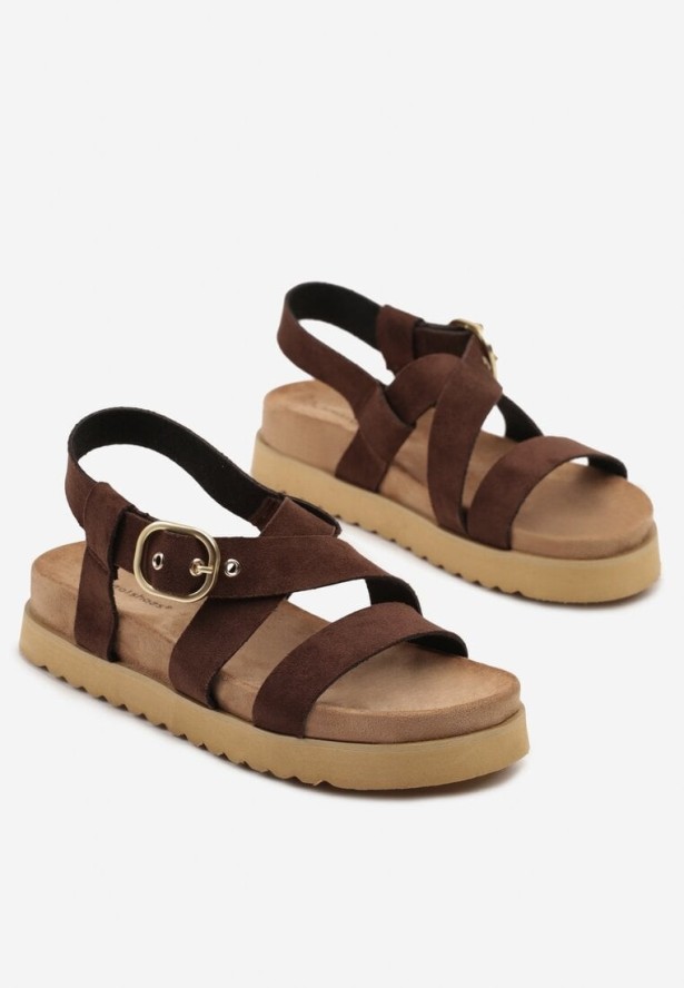 Brązowe Sandały na Platformie Ozdobione Klamrą Novarisa