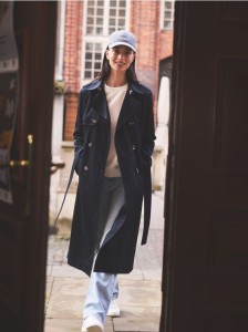 Bawełniany trencz z paskiem - granatowy