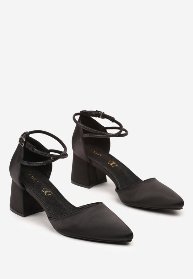 Czarne Satynowe Czółenka Vices na Obcasie ze Skórzaną Wkładką i Cyrkoniowymi Paskami Riaviraet