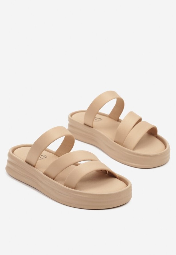 Ciemnobeżowe Klapki na Grubej Tłoczonej Podeszwie Pollavie