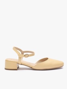 Jasnożółte czółenka slingback na niskim słupku