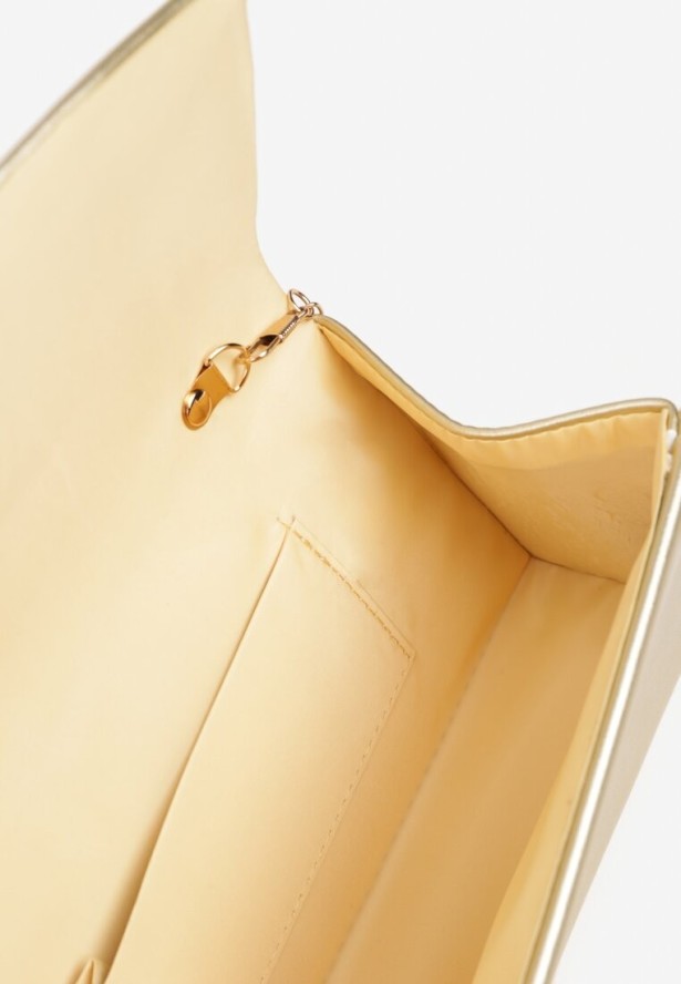 Złota Torebka Kopertówka z Geometryczną Aplikacją Fesara