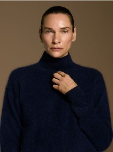 Wełniany golf z dodatkiem kaszmiru - granatowy