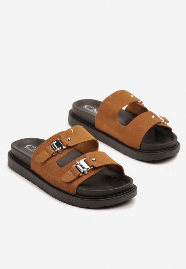 Brązowe Klapki Ozdobione Klamrami Islevis