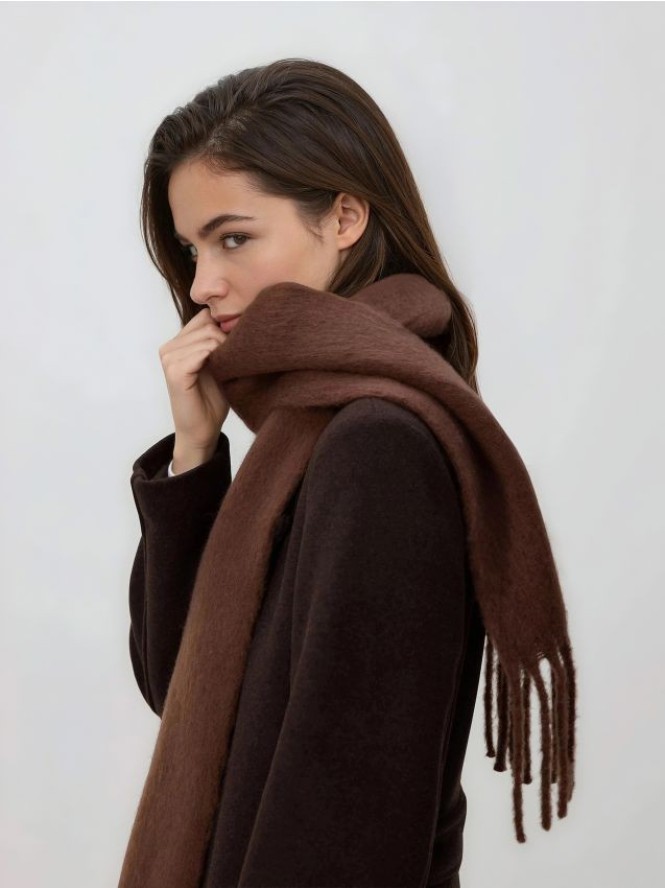 Gładki szalik z frędzlami - brązowy