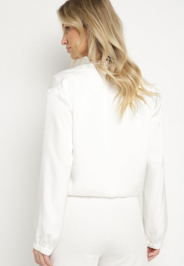 Biała Satynowa Kurtka Bomberka Rozpinana z Wiskozą Evellevia