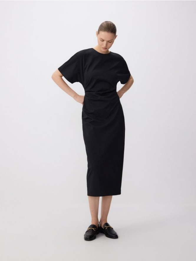 Sukienka z marszczeniem - czarny