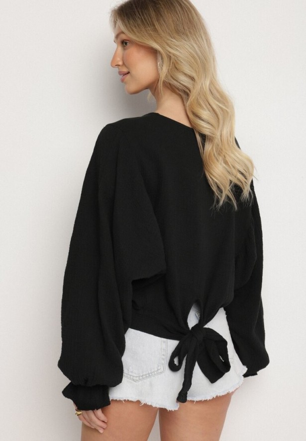 Czarna Bluzka z Bawełny o Nietoperzowym Kroju z Wiązaniem Sepene