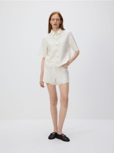 Szorty z haftem - złamana biel