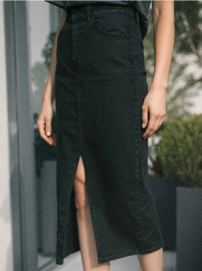 Jeansowa spódnica midi z rozcięciem - czarny