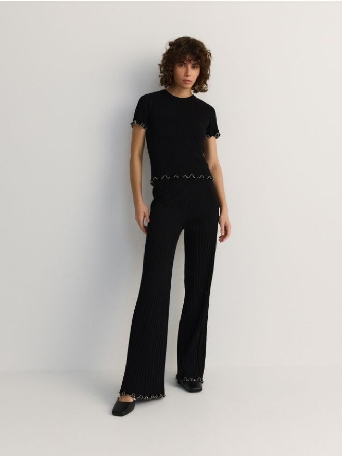 Dzianinowe spodnie z ozdobnym wykończeniem - czarny