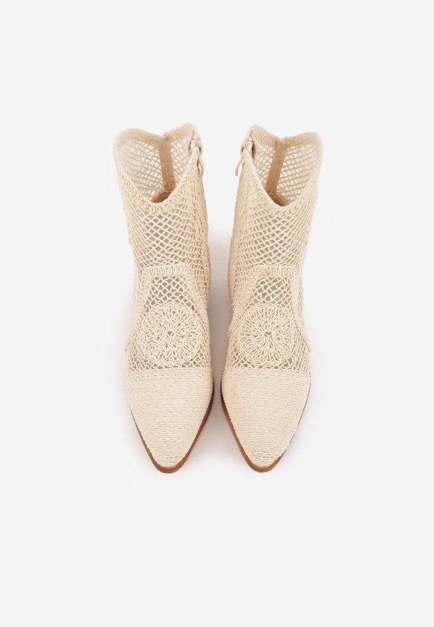 Beżowe Botki Kowbojki VICES na Niskim Stożku z Ażurową Cholewką Azinessa