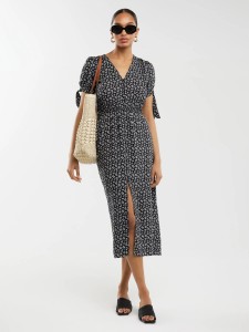 Sukienka damska midi z wiskozy z motywem kwiatowym czarna Paregi 906